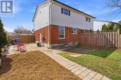 28 CHARTWELL CRESCENT | Guelph Ontario | Slide Image Four