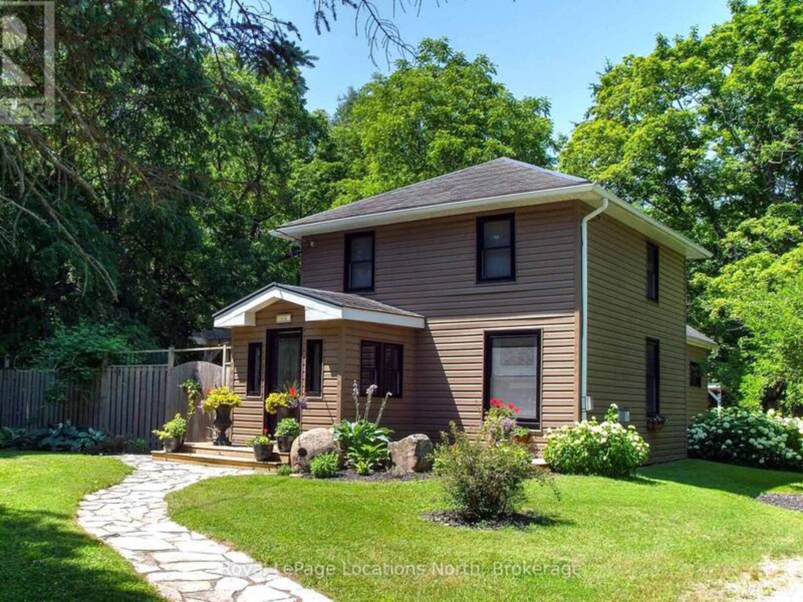 68 CENTRE STREET, Meaford, Ontario N4L 1E8