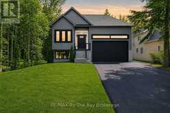 35 48TH STREET N | Wasaga Beach Ontario | Slide Image One