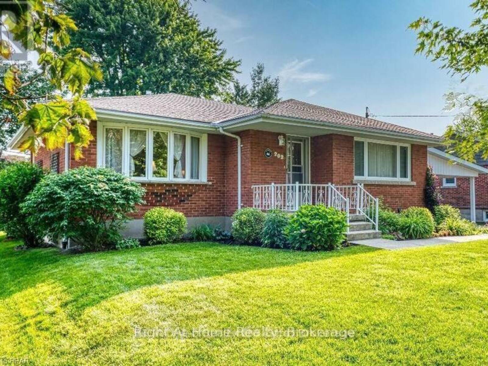 202 EASSON STREET, Stratford, Ontario N5A 1N5