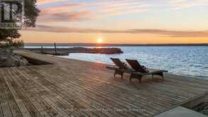 250 GORDON DRIVE | Penetanguishene Ontario | Slide Image Three