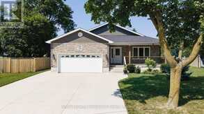 62 VICTORIA BOULEVARD | Clinton Ontario | Slide Image One