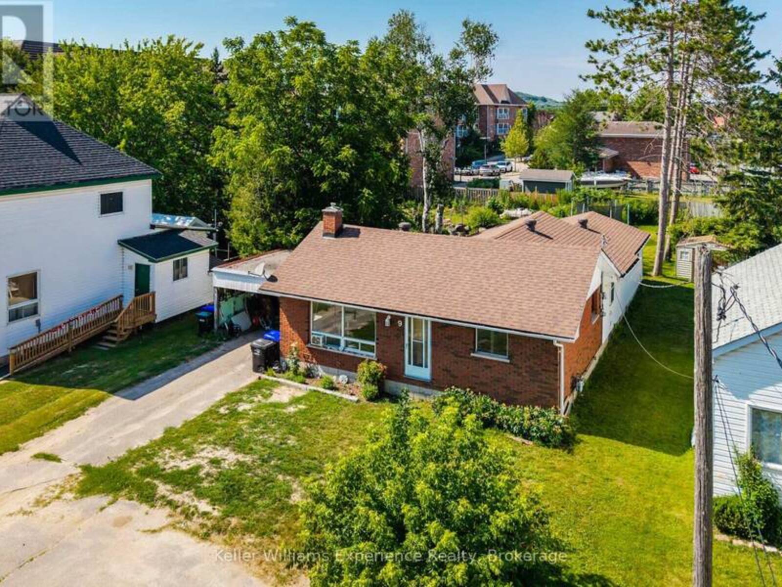 9 WOLFE STREET, Penetanguishene, Ontario L9M 1B9