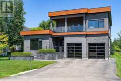 131 GRAND CYPRESS LANE | The Blue Mountains Ontario | Slide Image Three