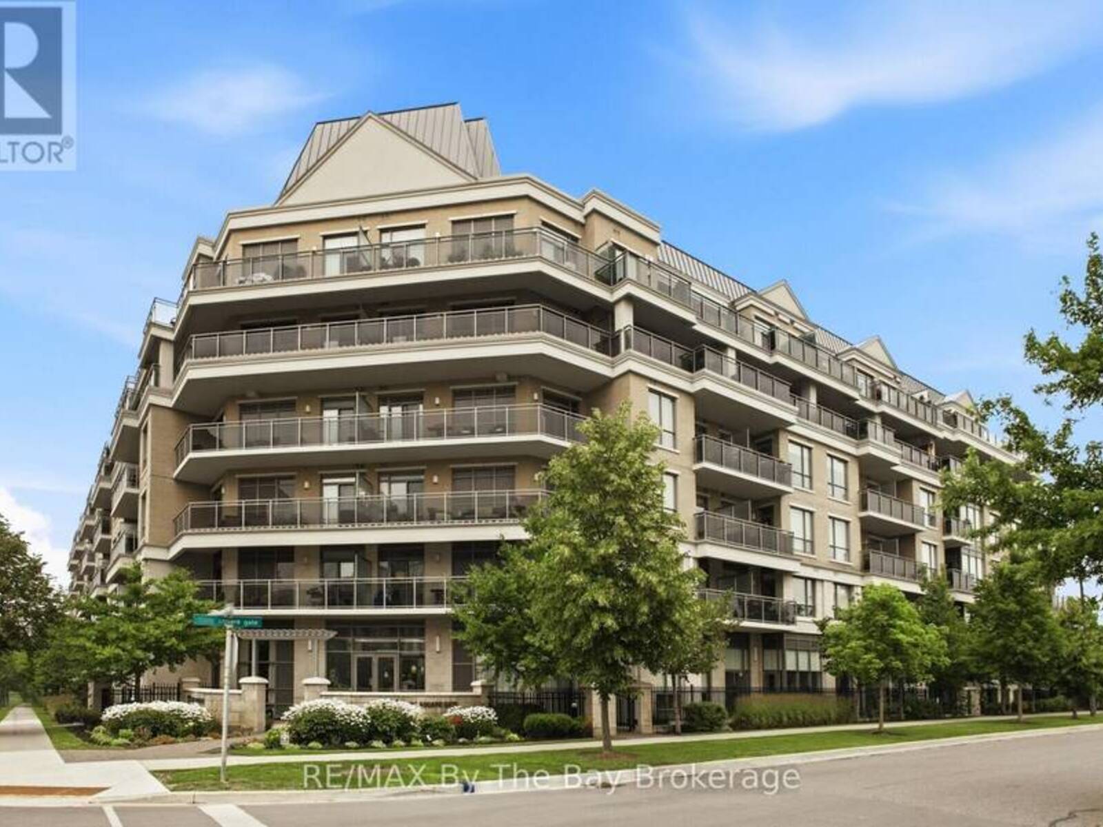 112 - 111 CIVIC SQUARE GATE, Aurora, Ontario L4G 7E3