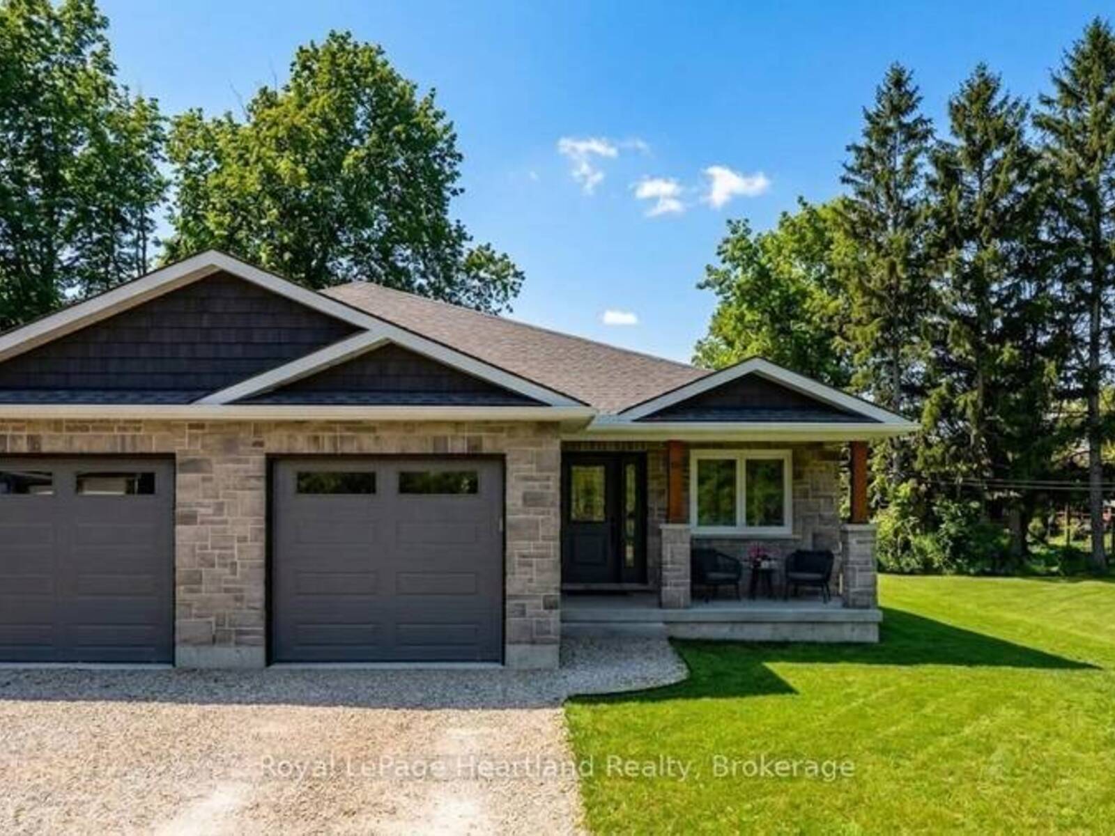 86 OSBORNE STREET, Clinton, Ontario N0M 1L0