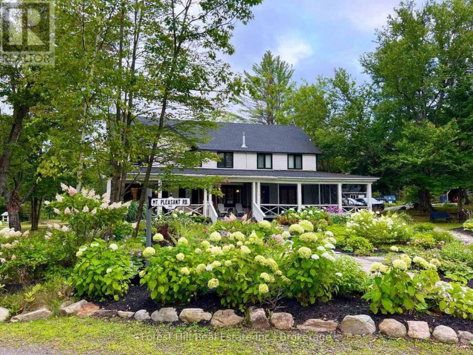 1040 WALKER LAKE DRIVE, Huntsville, Ontario P1H 2J6