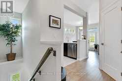7 BACON LANE | Ancaster Ontario | Slide Image Thirty-three