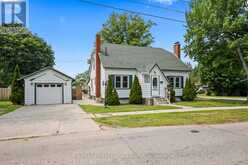 695 JOHN STREET N | Gravenhurst Ontario | Slide Image One