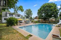 695 JOHN STREET N | Gravenhurst Ontario | Slide Image Eight
