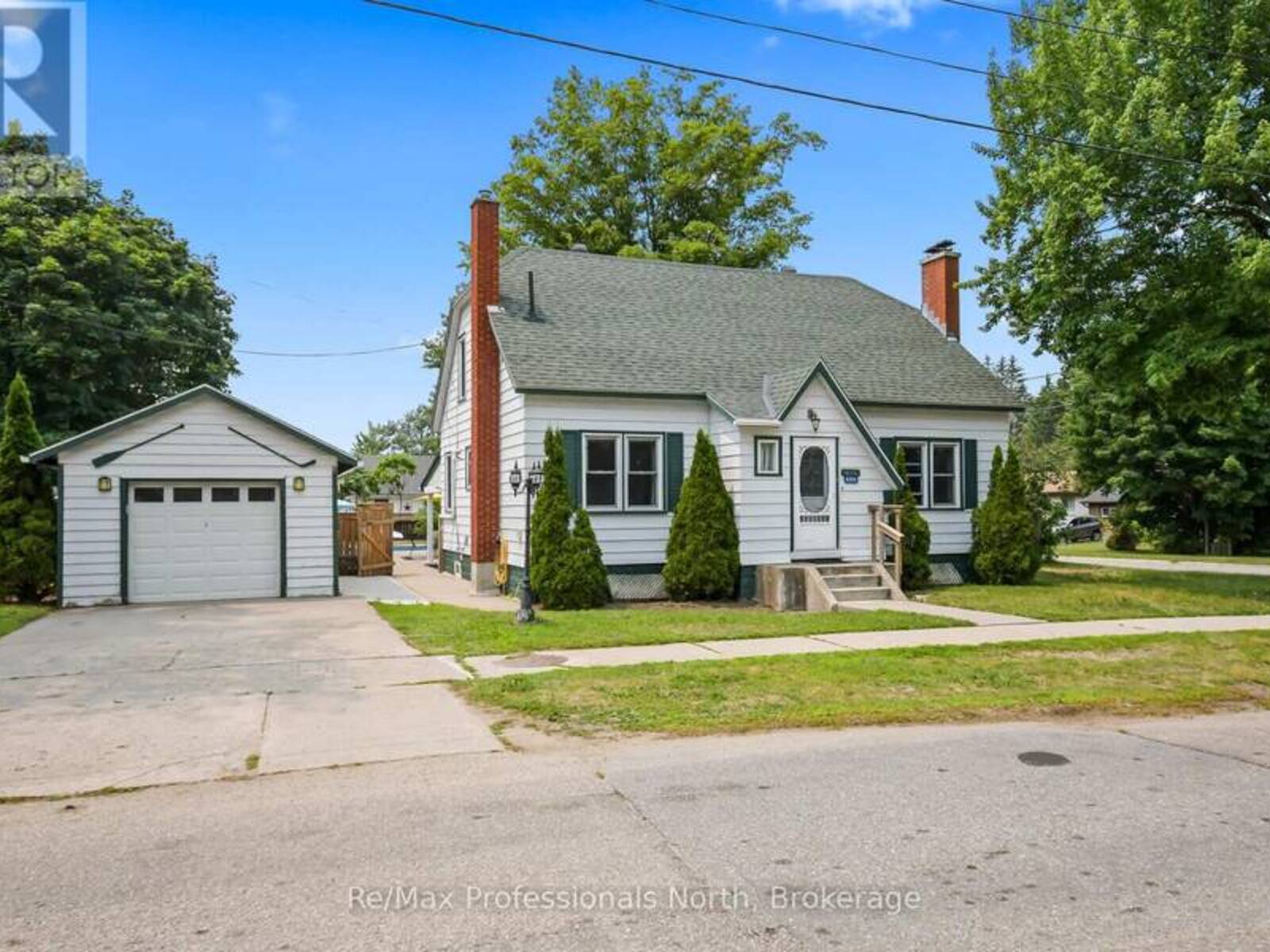 695 JOHN STREET N, Gravenhurst, Ontario P1P 1E6