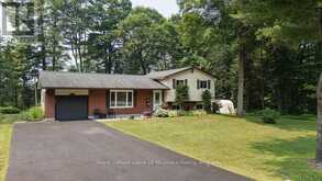 950 MUSKOKA #3 ROAD N | Huntsville Ontario | Slide Image One