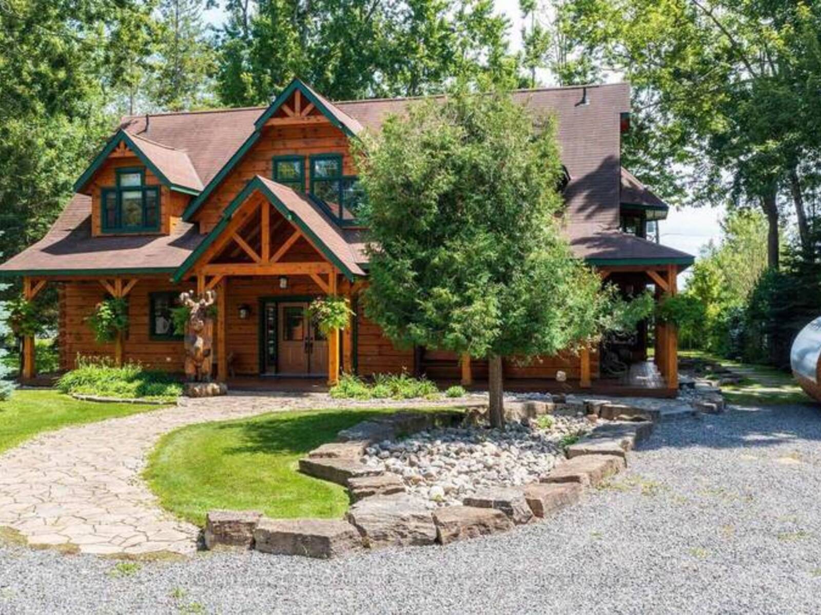 1040 7TH HEAVEN LANE, Bracebridge, Ontario P1L 1X2