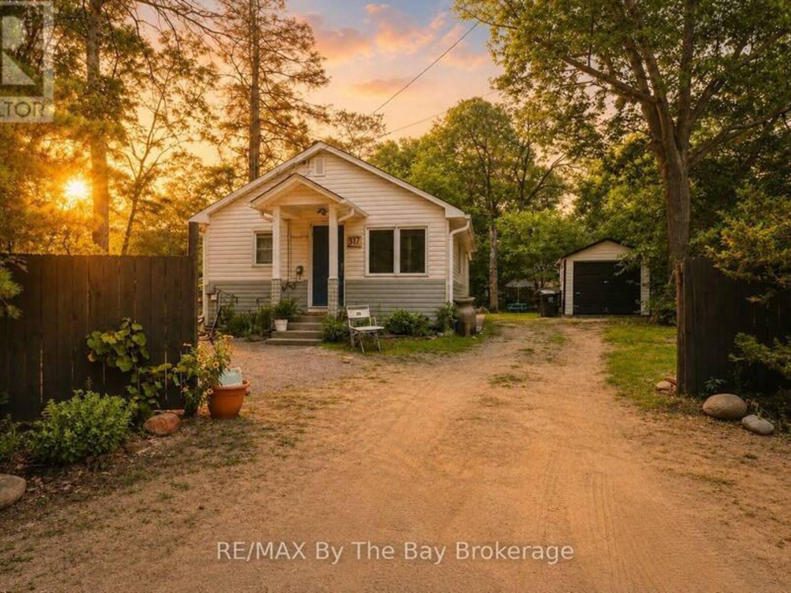 217 DUNKERRON AVENUE, Wasaga Beach, Ontario L9Z 2G7
