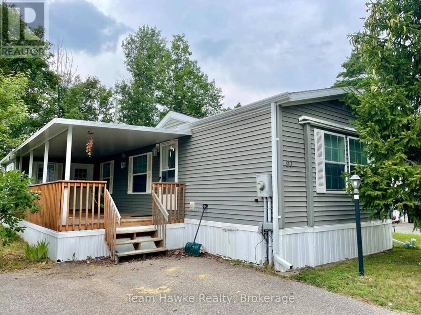 97 GEORGIAN GLEN DRIVE, Wasaga Beach, Ontario L9Z 1K8