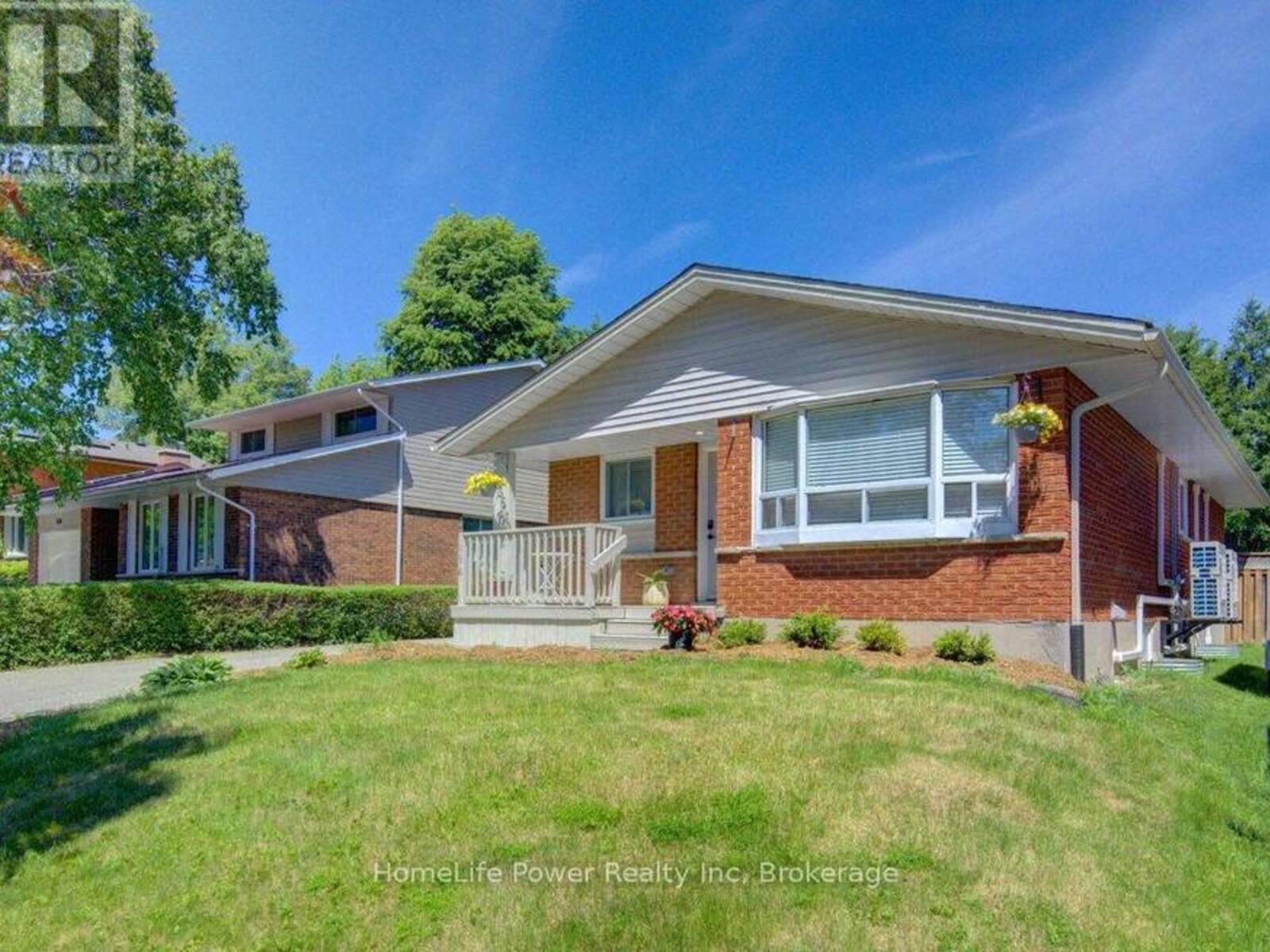 136 DUNSMERE DRIVE, Kitchener, Ontario N2E 1V7