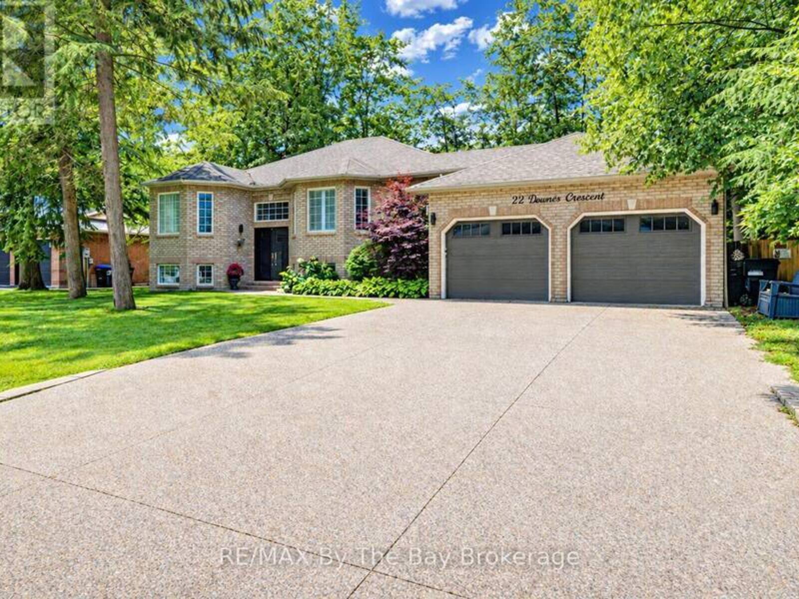 22 DOWNER CRESCENT, Wasaga Beach, Ontario L9Z 1C2