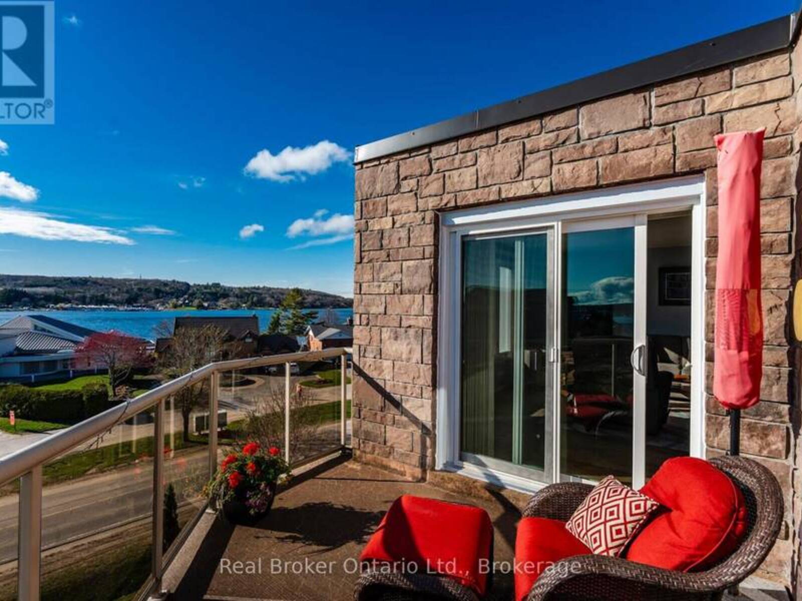 402 - 11 BECK BOULEVARD, Penetanguishene, Ontario L9M 2G1