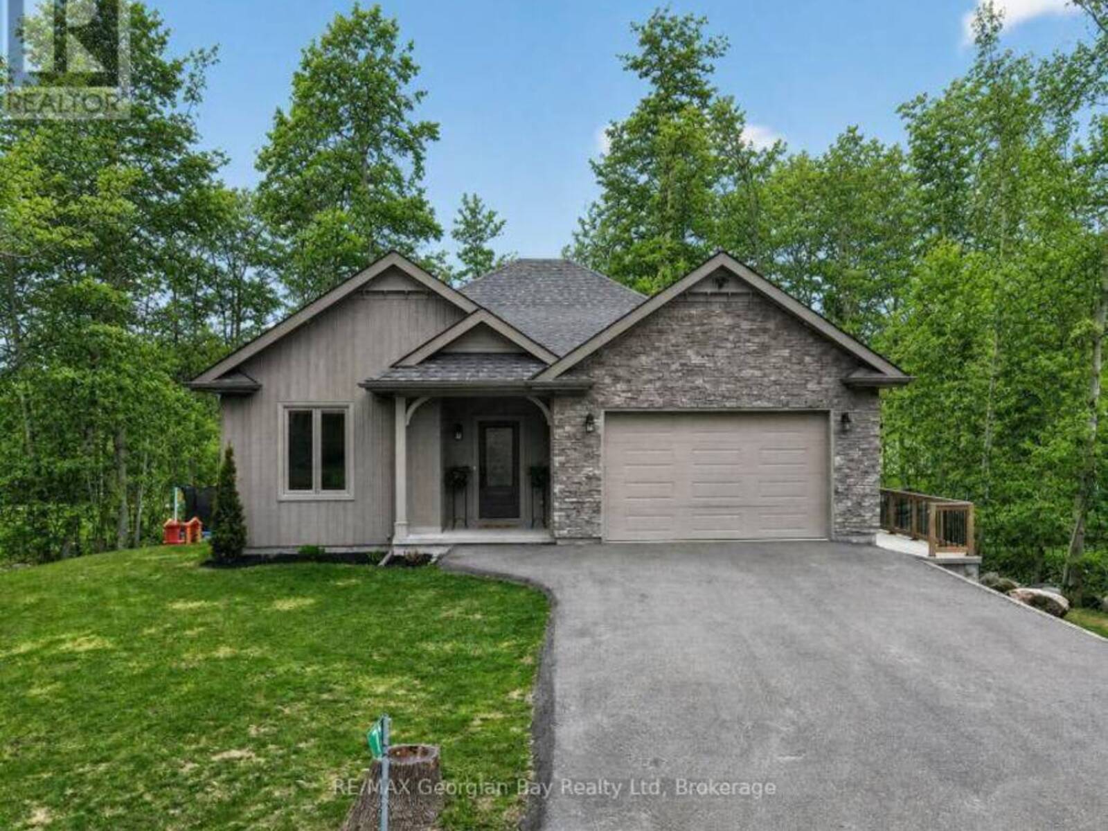 73 POLISH AVENUE, Penetanguishene, Ontario L9M 1W8
