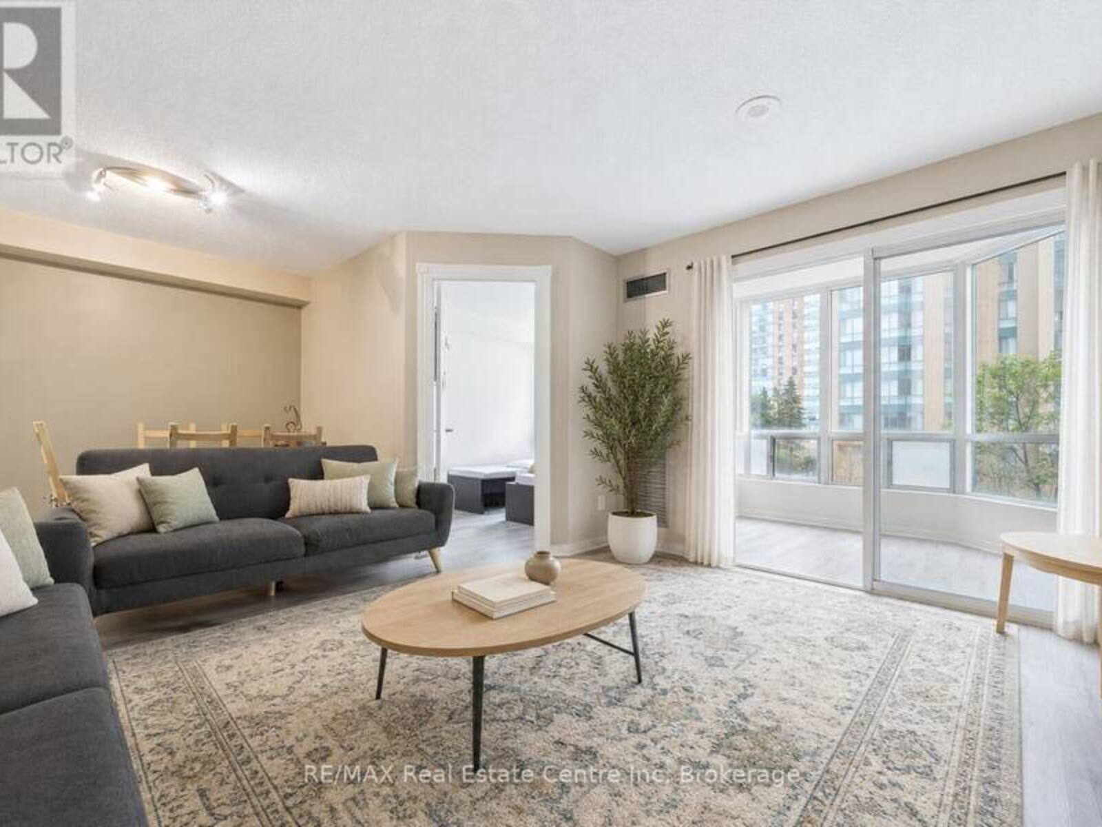302 - 155 HILLCREST AVENUE, Mississauga, Ontario L5B 3Z2