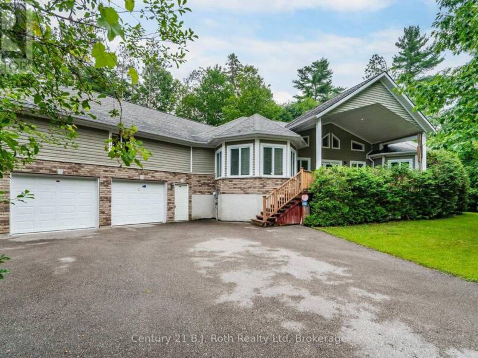 11 RUE KAROLA ROAD, Tiny, Ontario L0L 2J0