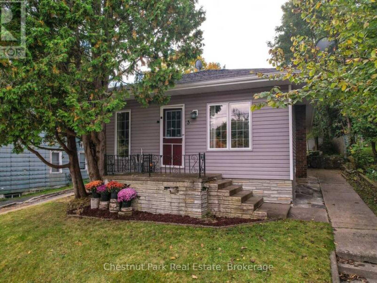 3 CORA STREET E, Huntsville, Ontario P1H 1T5