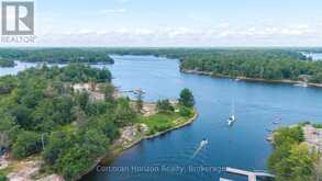 16 ISLAND 810/ROYAL ISLAND | Honey Harbour Ontario | Slide Image Eight