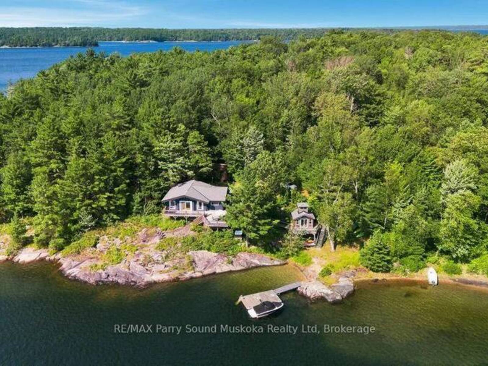 708 PARADISE LANE, Parry Sound, Ontario P2A 2X4