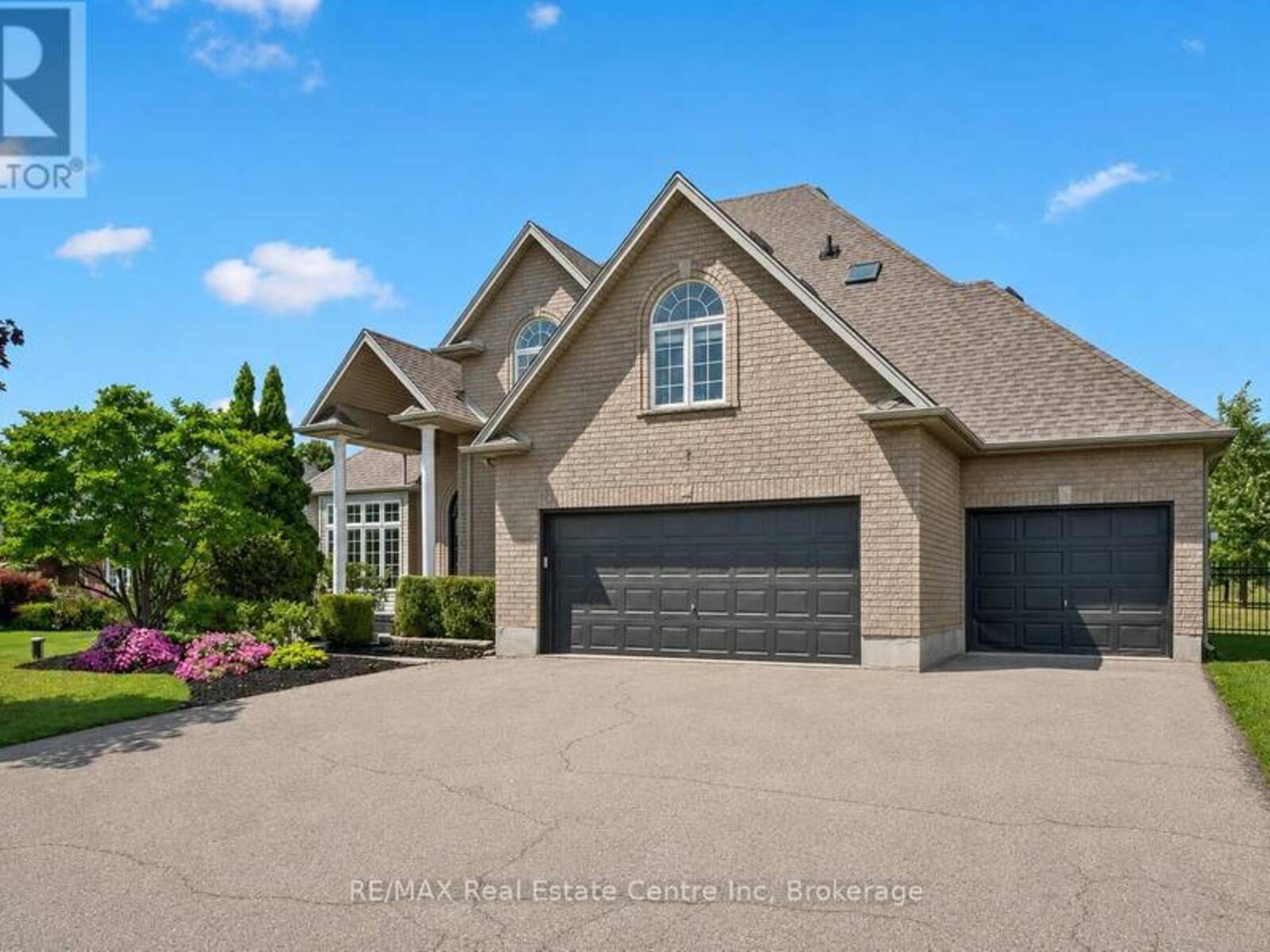 12 TELFER GLEN STREET, Puslinch, Ontario N0B 2C0