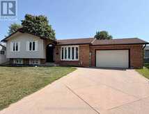 17 SUNCOAST DRIVE W | Goderich Ontario | Slide Image Two