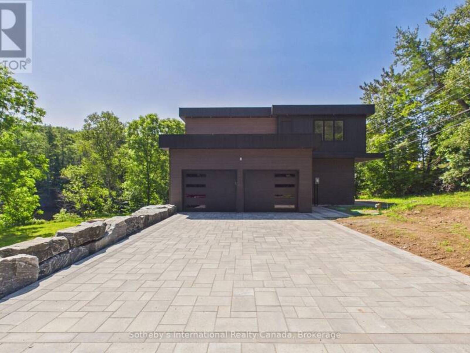 492 BRUNEL ROAD, Huntsville, Ontario P1H 1R9