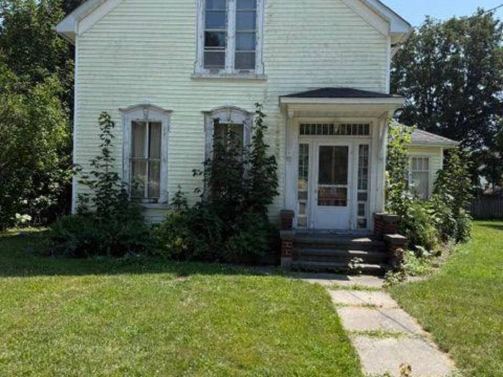 98 TRAFALGAR STREET, Goderich, Ontario N7A 1T6