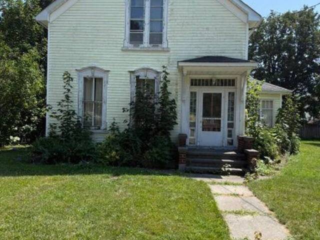 98 TRAFALGAR STREET Goderich Ontario, N7A 1T6 - 3 Bedrooms Home For Sale