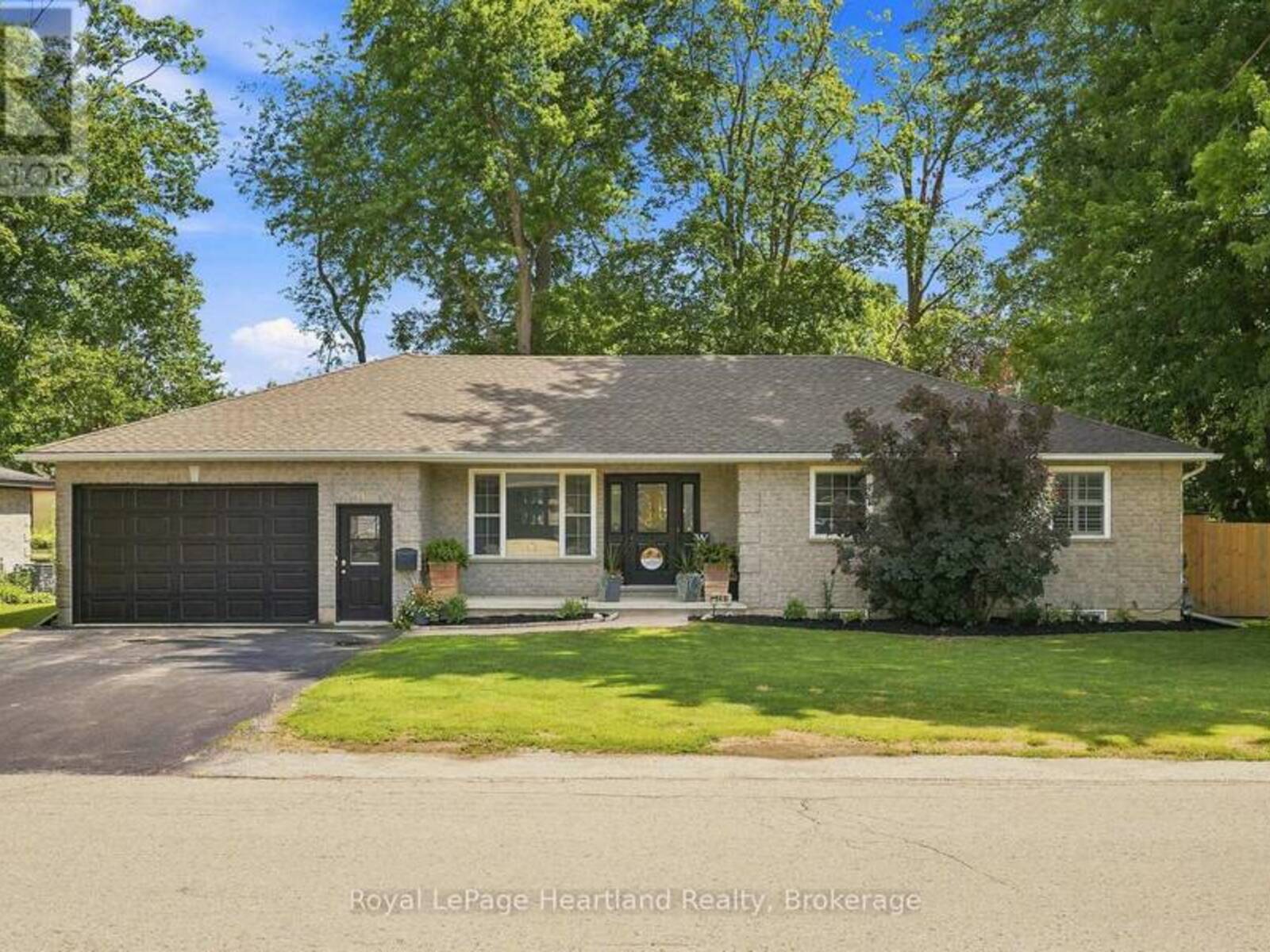 140 JOHN STREET N, Minto, Ontario N0G 1Z0