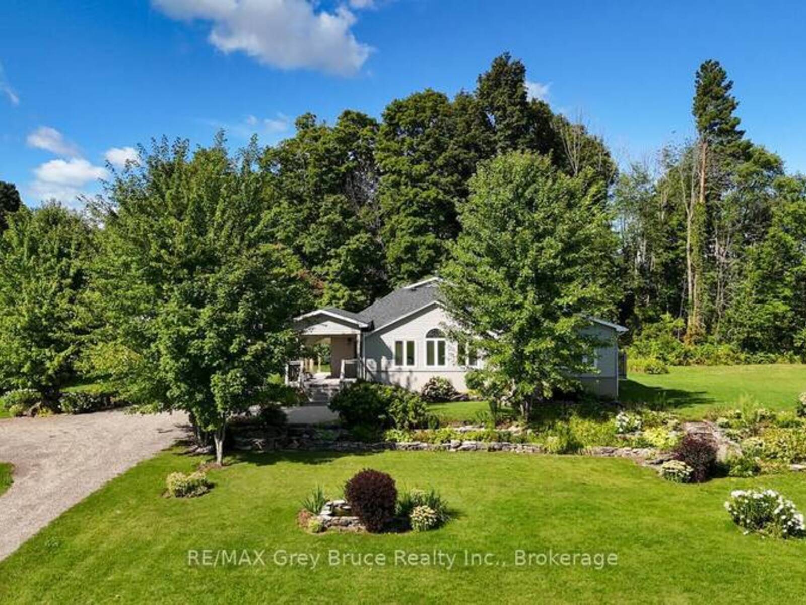 106 DRIVE-IN CRESCENT, Owen Sound, Ontario N4K 5N7