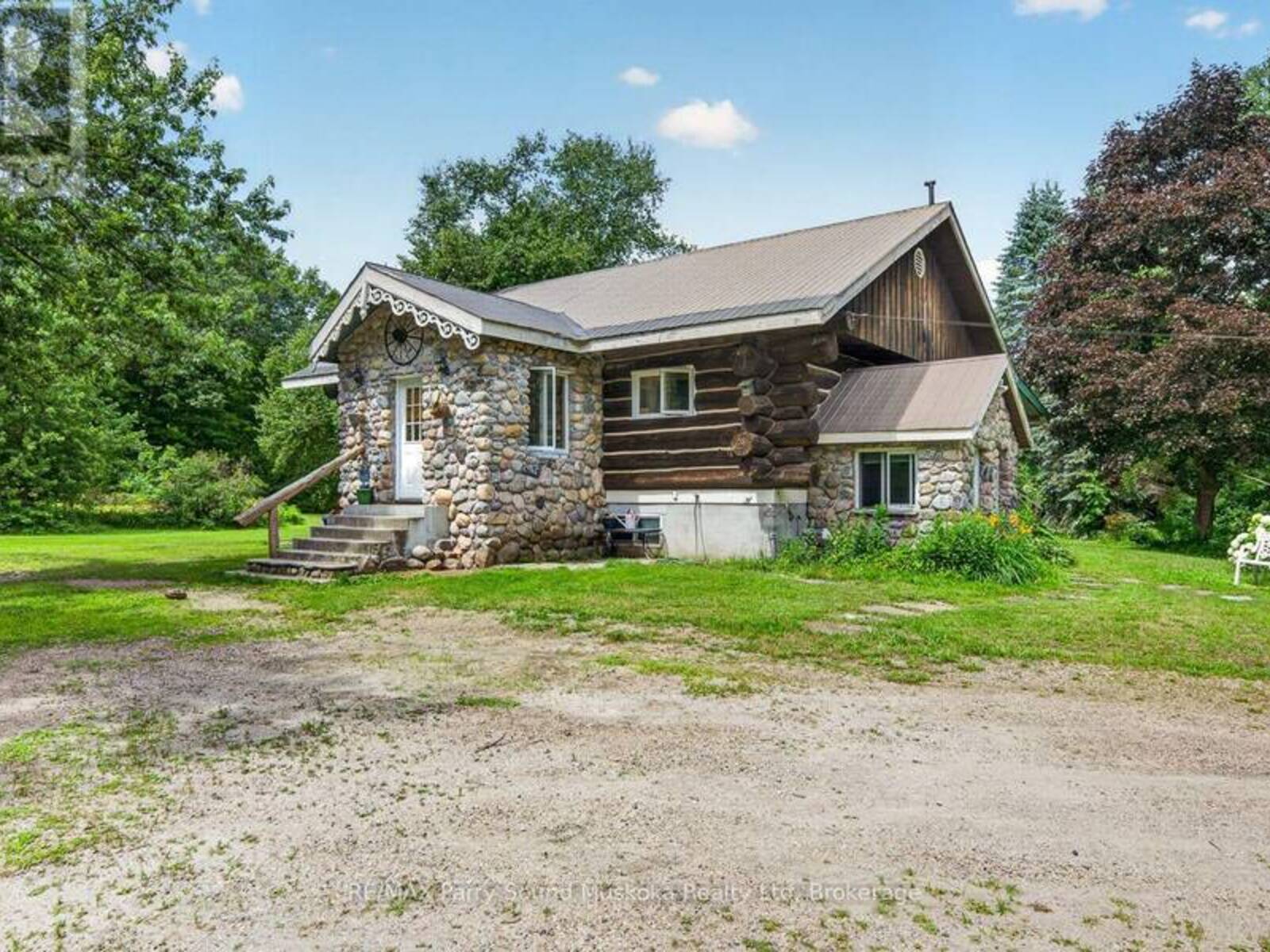1011 ORANGE LODGE ROAD, MacTier, Ontario P0C 1H0