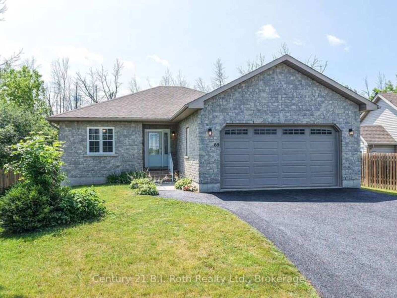 65 COURTLAND STREET, Atherley, Ontario L3V 1A6