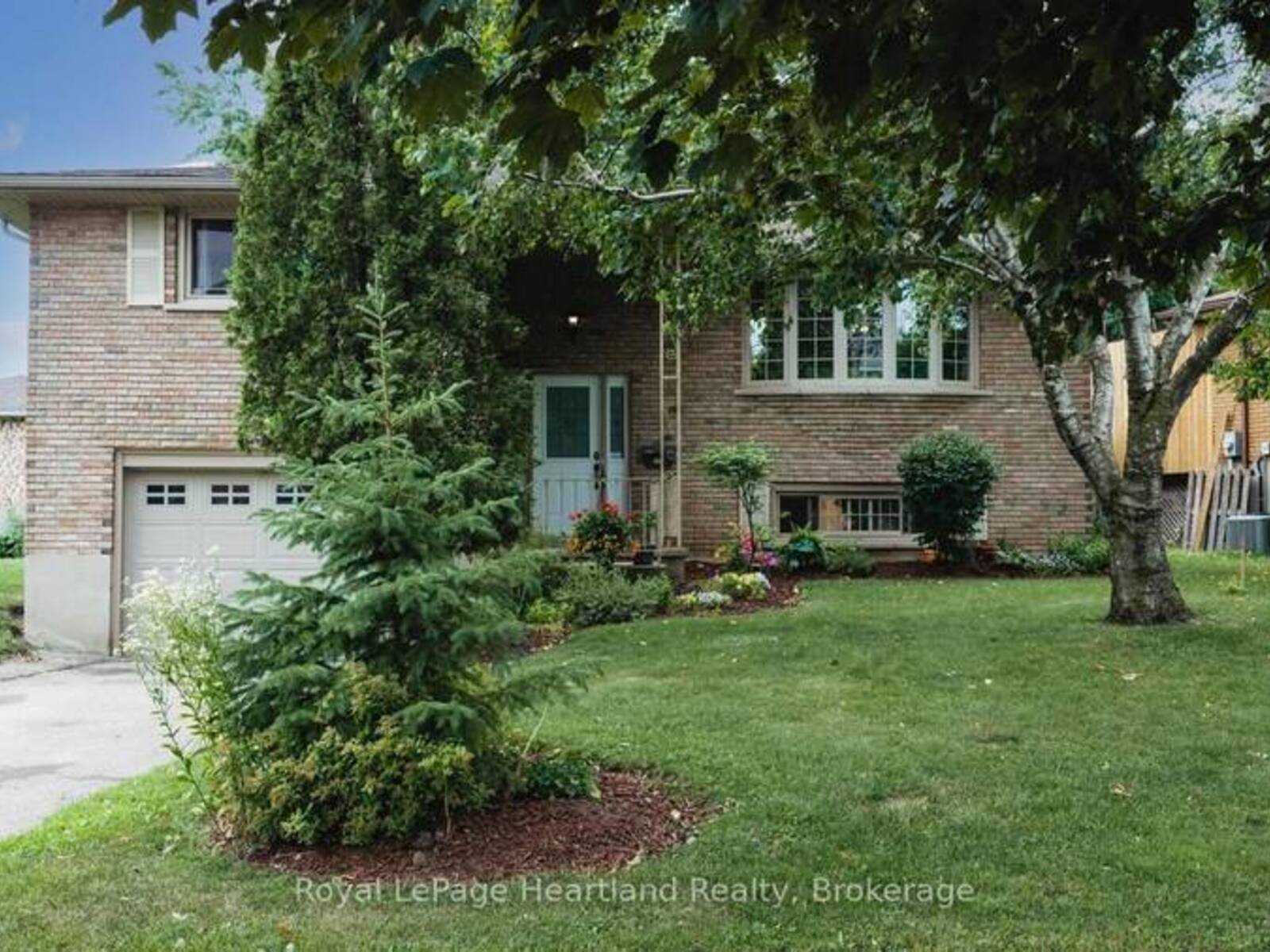 223 KEMP CRESCENT, Stratford, Ontario N5A 6Z5