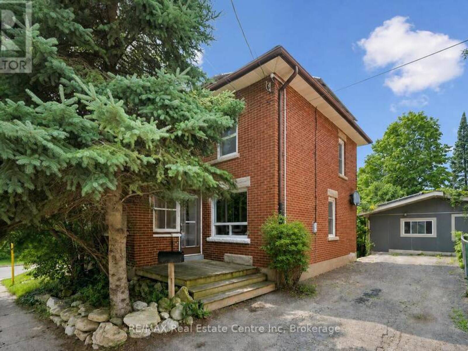 6 PEARL STREET, Guelph, Ontario N1E 2E3