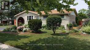 58 KEMP CRESCENT | Stratford Ontario | Slide Image Two