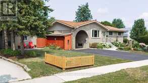 58 KEMP CRESCENT | Stratford Ontario | Slide Image Three