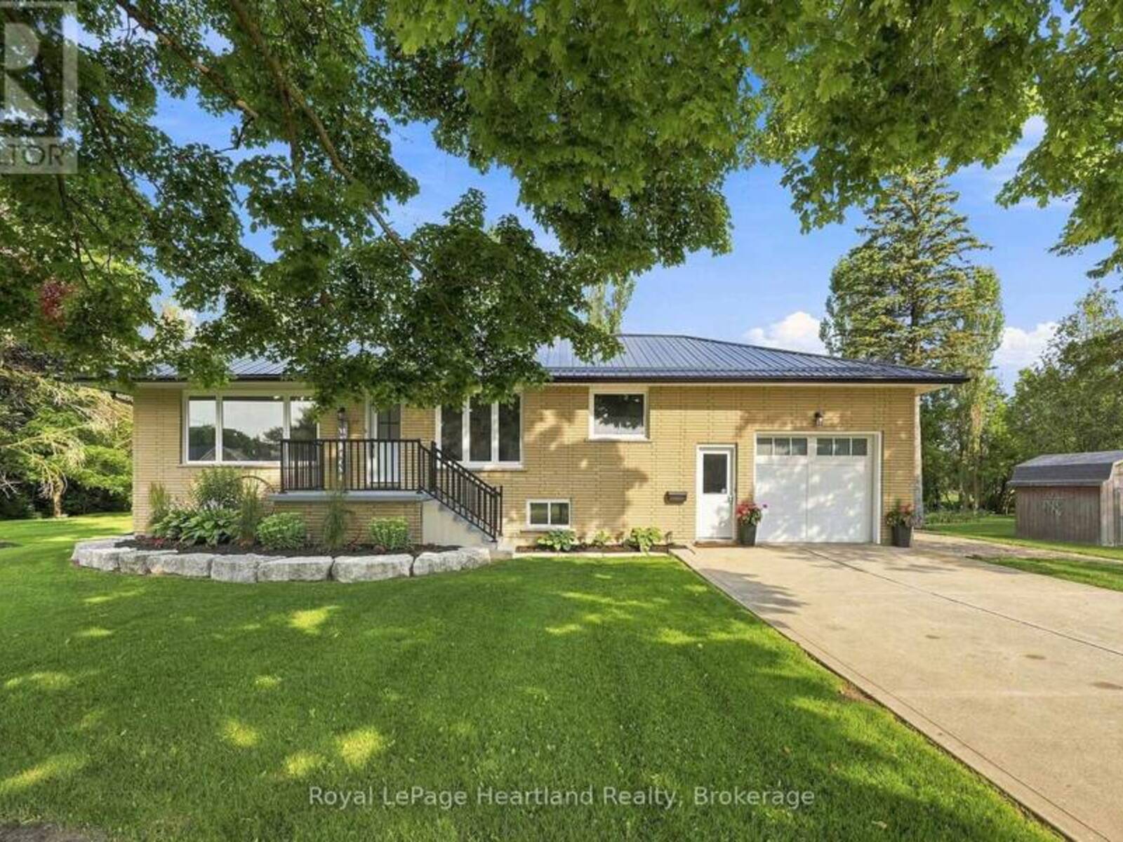 20 QUEEN STREET W, Minto, Ontario N0G 1M0