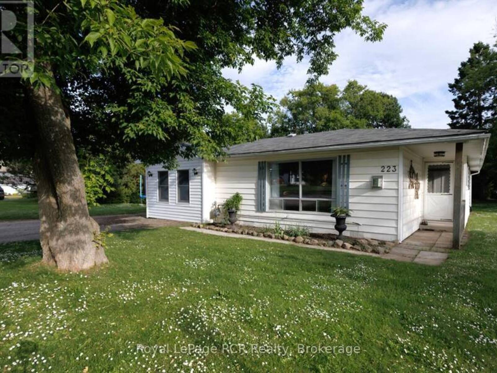 223 DIVISION STREET, Georgian Bluffs, Ontario N0H 2T0