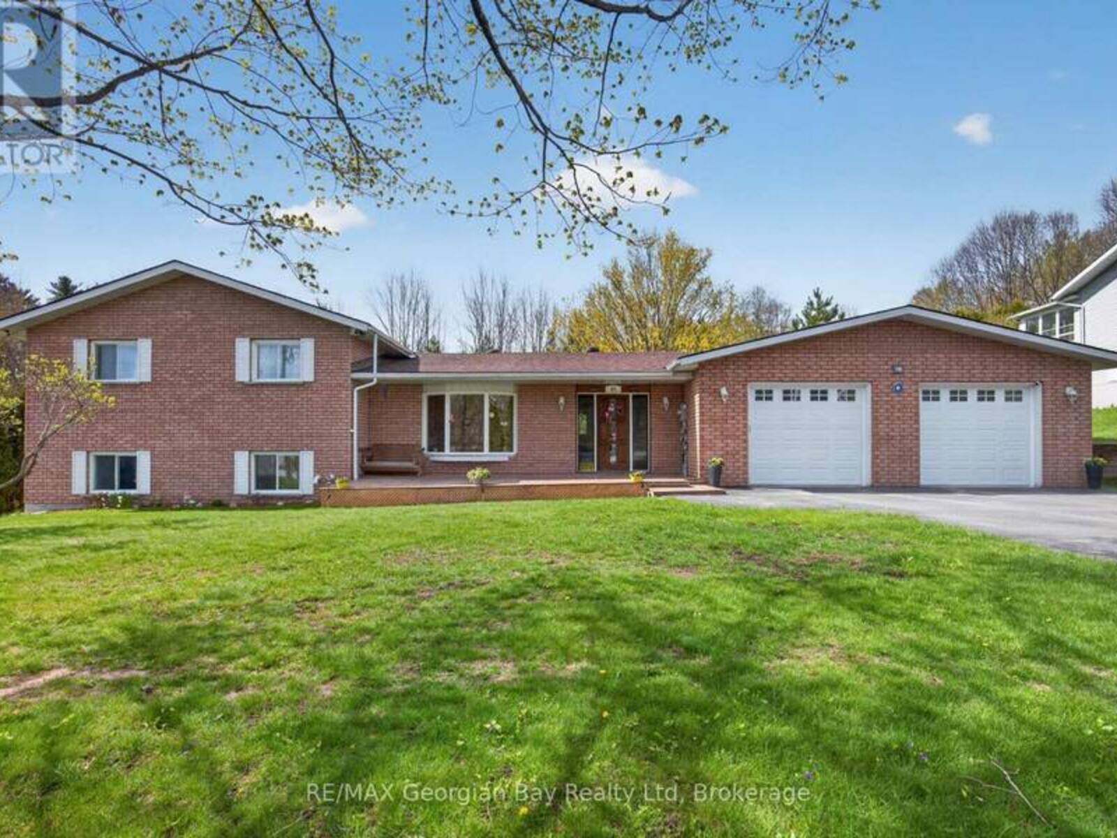 63 LEPAGE DRIVE, Penetanguishene, Ontario L9M 1R5