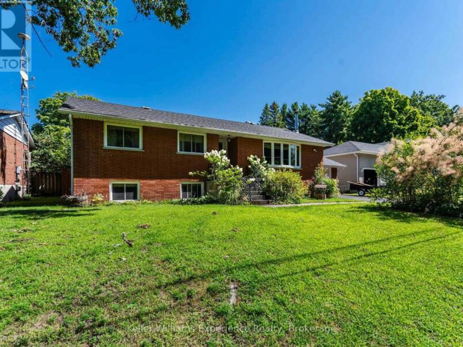 63 LORNE AVENUE, Penetanguishene, Ontario L9M 1H8
