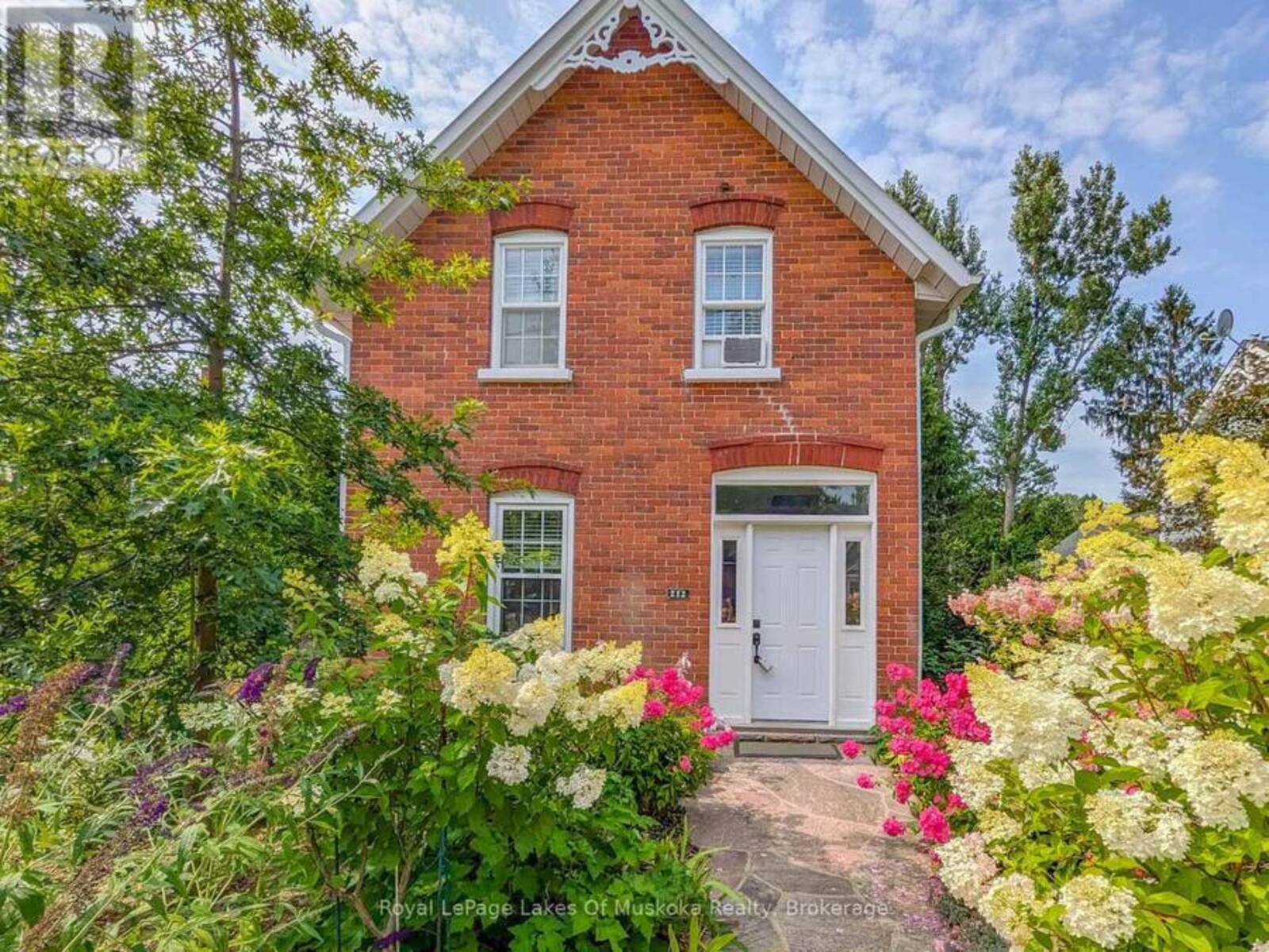 212 JAMES STREET, Bracebridge, Ontario P1L 2B8