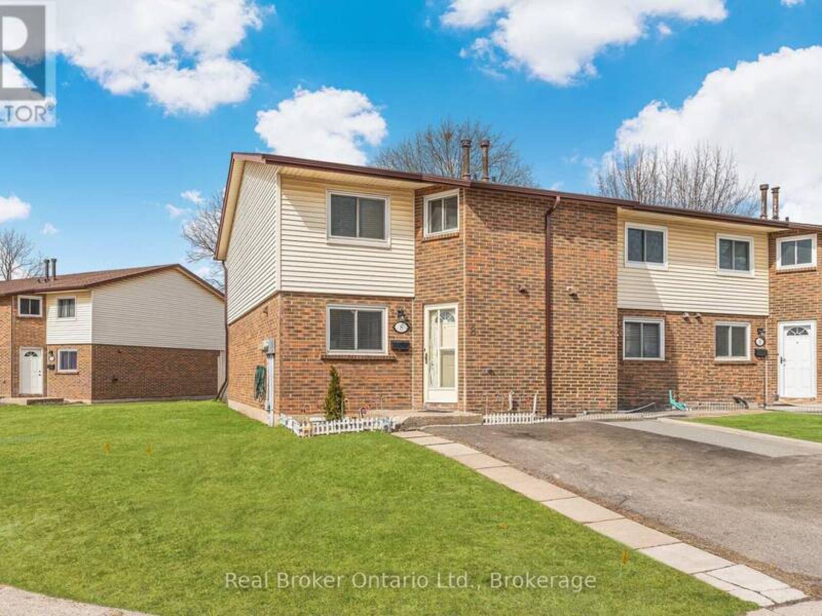8 - 5982 DUNN STREET, Niagara Falls, Ontario L2G 7J9