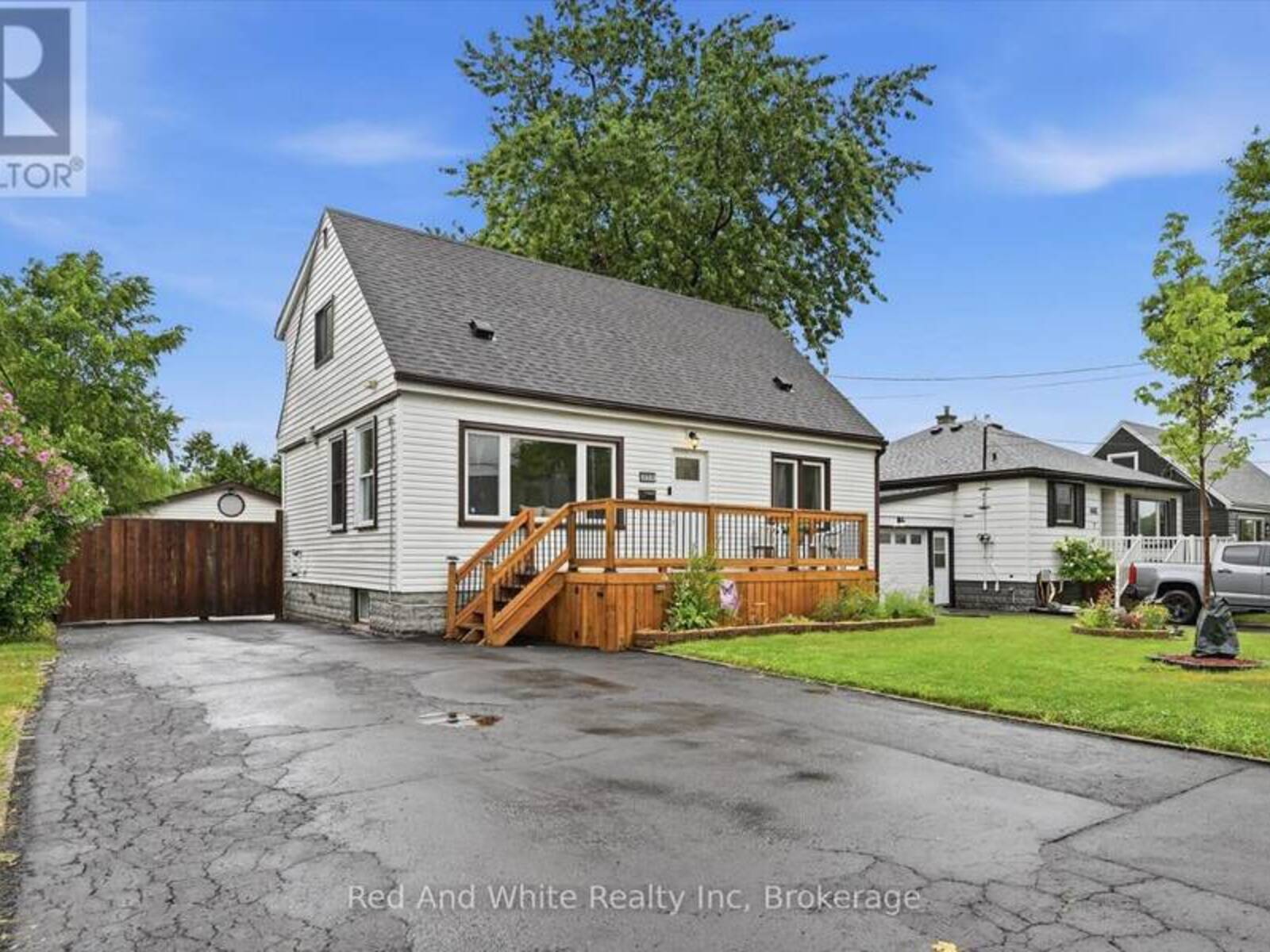 450 EAST 42ND STREET, Hamilton, Ontario L8T 3B3