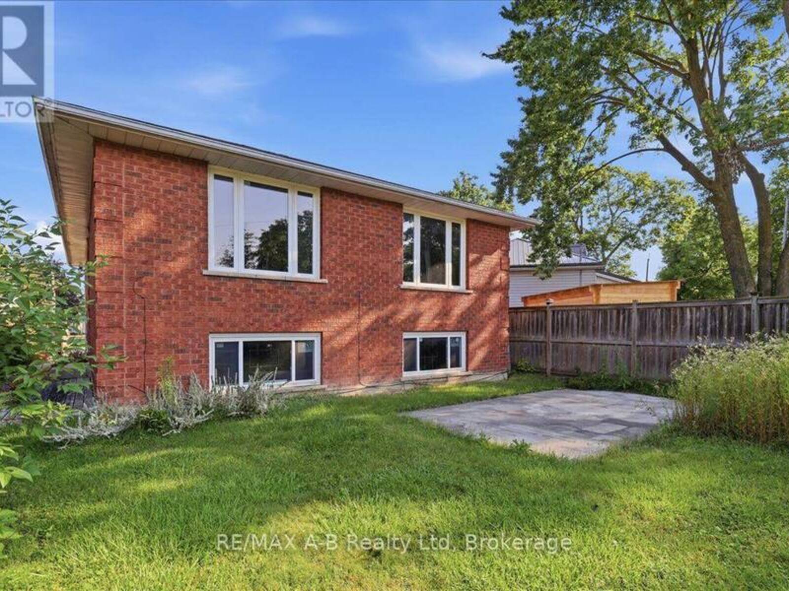 15 RAILWAY STREET, Stratford, Ontario N5A 2H8