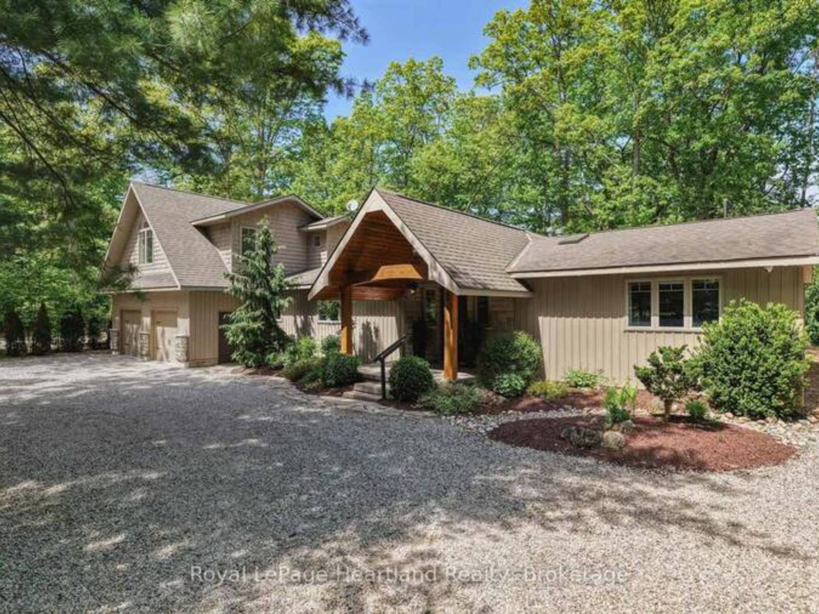10308 BEACH O' PINES ROAD, Grand Bend, Ontario N0M 1T0